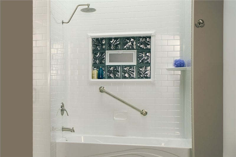subway bath pattern with window